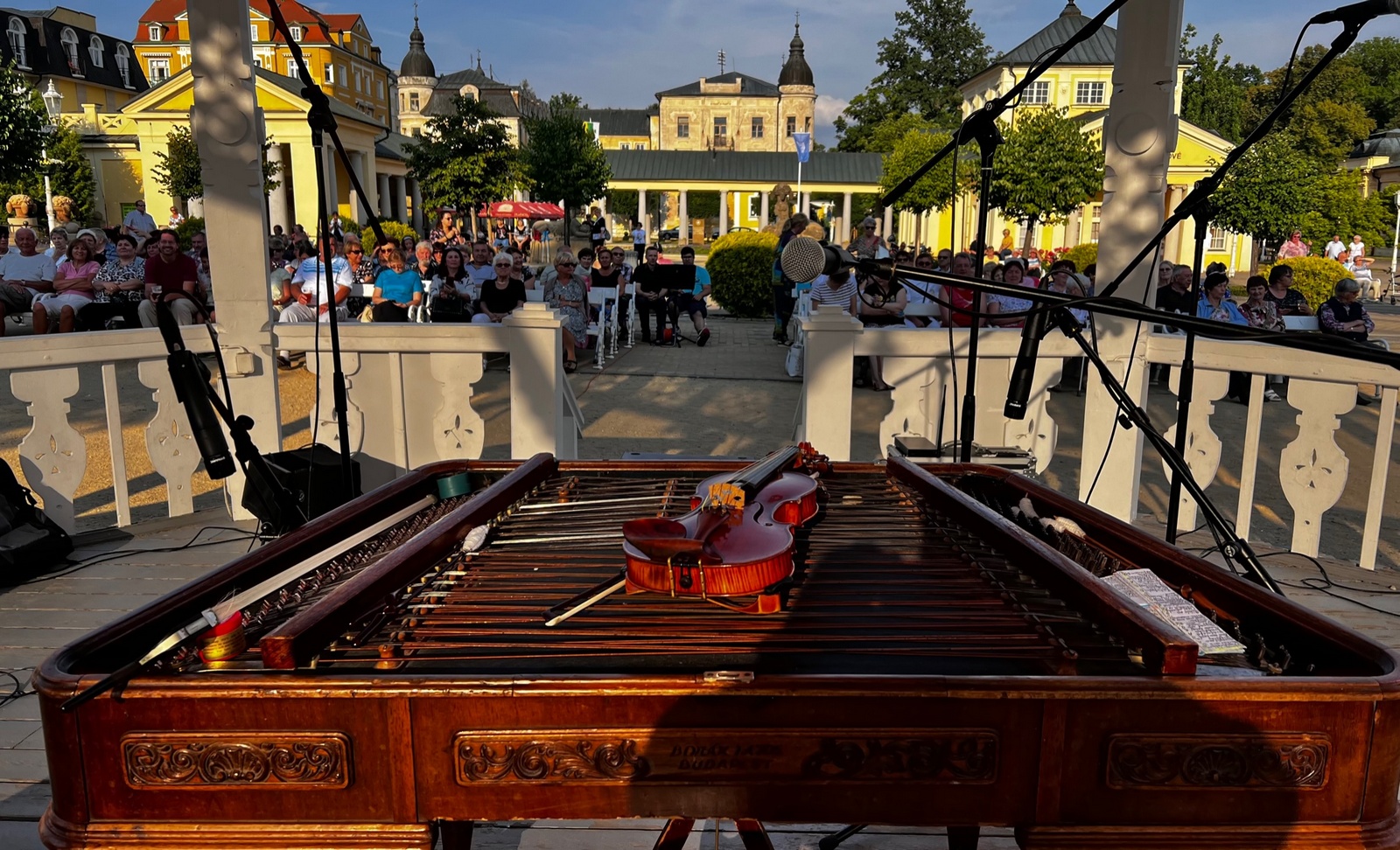 Cimbálová muzika Fanúš při vystoupení — cimbálovka pro Prahu a střední Čechy